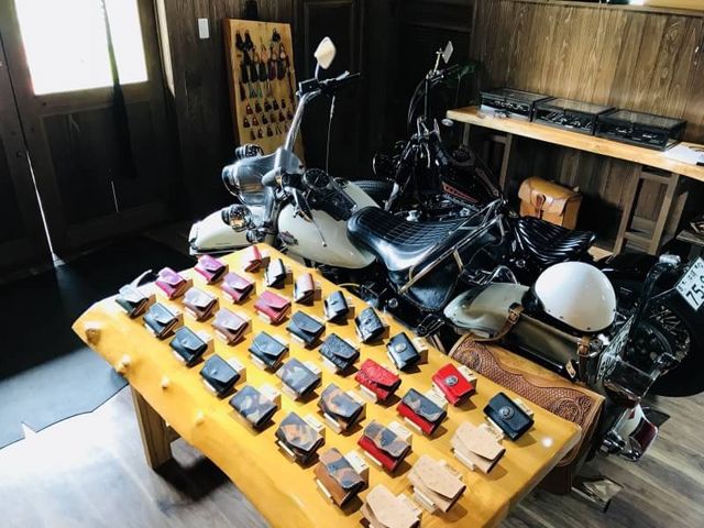 オリジナルコインケース(ミニウォレット)
カード、お札、コインしっかり収納できて、人気の品です。_Locky LEATHER WORKS