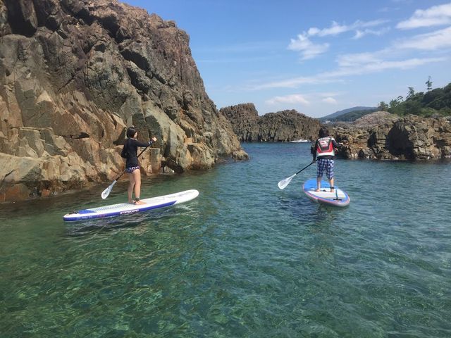 岩場と岩場の間は驚くくらいに穏やかです。
水中メガネもお忘れなく!_エスペランサ福井