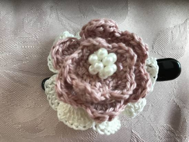 天然石とレース編みのヘアクリップ作り・・・簡単なもので30分でお作りすることができます_焼チーズカレー&自家製料理の店 パーラーふくだ 1F Smilegarden cafe