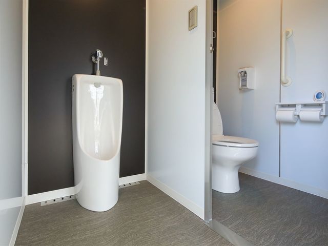 トイレは男性用、女性用の2つを用意しております。_陽だまり農園