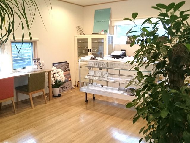 店内には真珠のショールームも!_あこやひめ