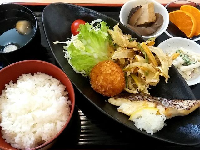 ランチには和を感じるおいしいお料理もありますよ。_あこやひめ