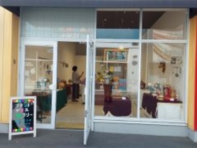 ステンドグラスギャラリー外観
受付はこちらでお願いします。
_マイスタジオ・メイカーズ