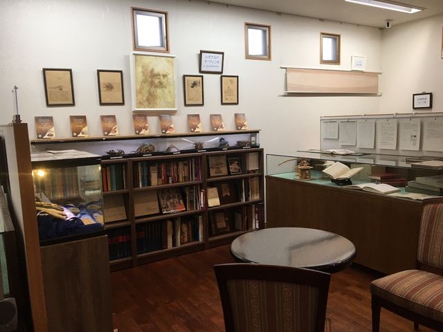 2Fはこだわりの本やコレクションを展示したギャラリーになっています。_ブックギャラリー ぽこりっと