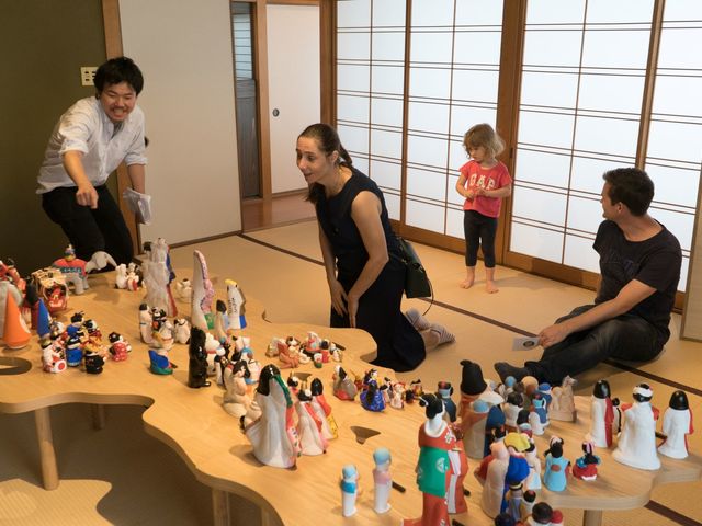 日英のガイド付きツアー(約40分)で人形の世界を楽しめます。_人形ミュージアム