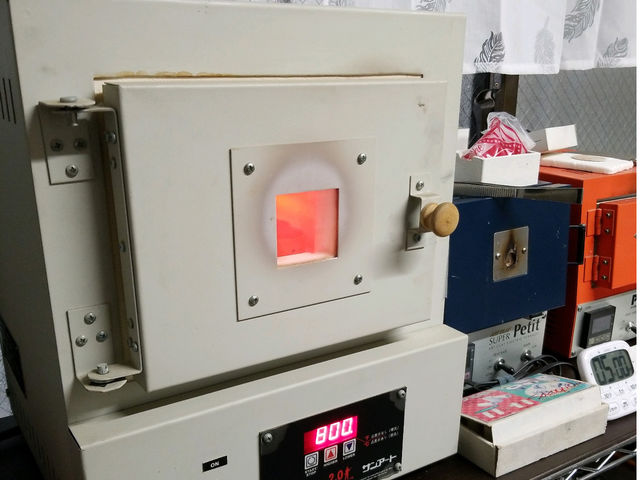 銀粘土は電気炉で焼成して金属(純銀)になります。_銀粘土教室CHAT-FAT