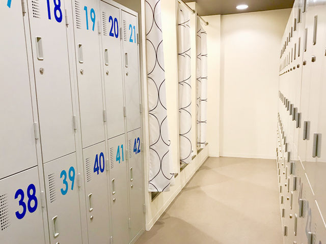 【ロッカーシャワー完備】・ロッカー:男性36個、女性42個・シャワー:男性2基、女性3基。ドライヤー、シャンプー、リンス、ボディソープがございます。_BLUE TAMAGAWA OUTDOOR FITNESS