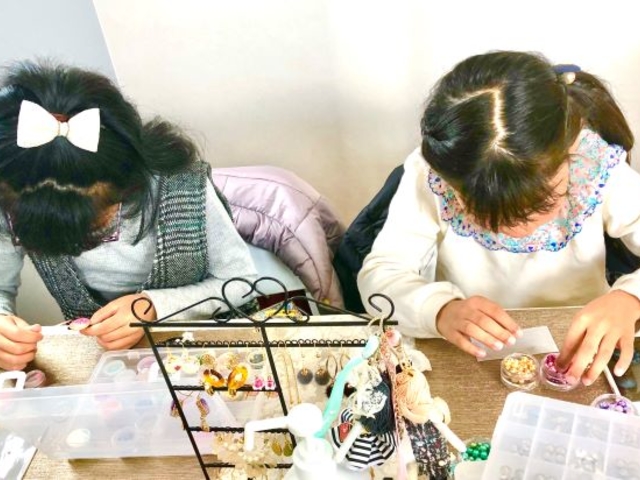 お子さまが夢中になる楽しいワークショップ_レジン&アクセサリーレッスンサロン Lumiere