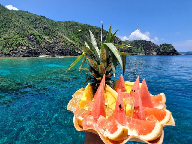 夏のお天気の日にはケラマブルーの上でフルーツ♪リゾート満喫です♪_Diver'sguide guma