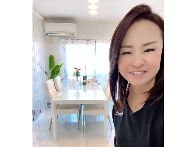 代表の山下です。
キラキラの輝きに幸せを感じながら、楽しい時間を過ごして頂けますと幸いです。_Felucis フェルーキス