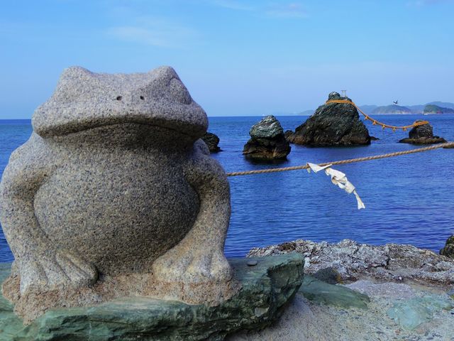 二見 夫婦岩とカエル_伊勢むすび工房