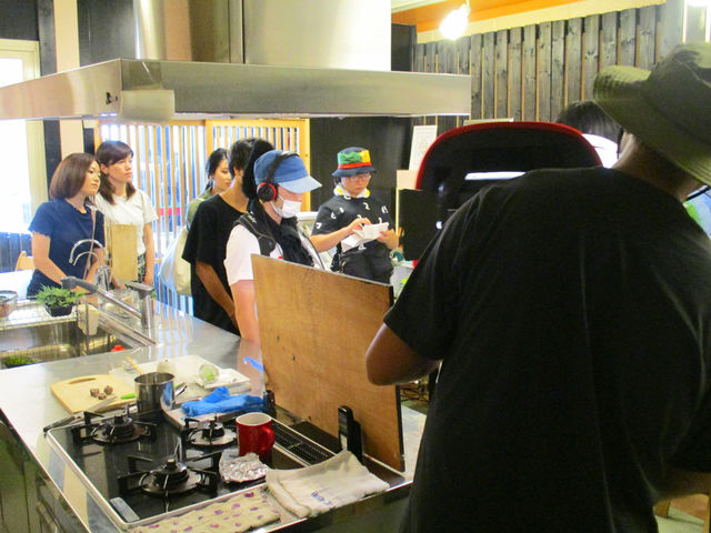 体験のテレビ収録風景です。_ジェラート・ベネ