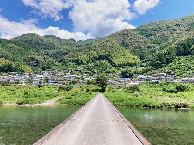 「竜とそばかすの姫」主人公が住む集落と沈下橋_有機高揚