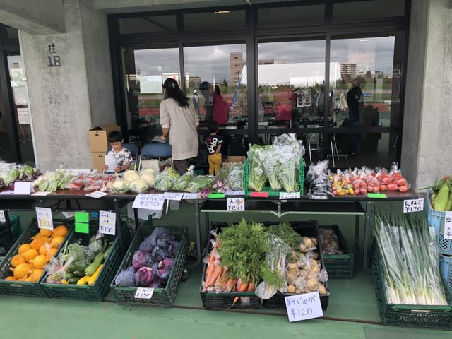 野菜販売の様子。(夏)_四稜郭ファーム 坂爪農園