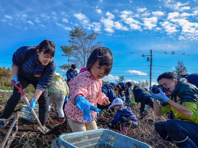子どもたちに大人気。どろんこまみれのジャガイモ堀り_四稜郭ファーム 坂爪農園