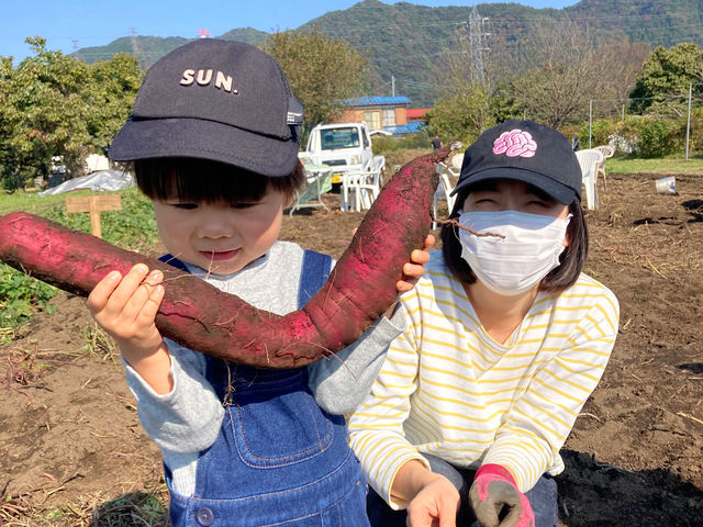 ねー、見てみてー、どうやってだべるんだろ?_さわ農園