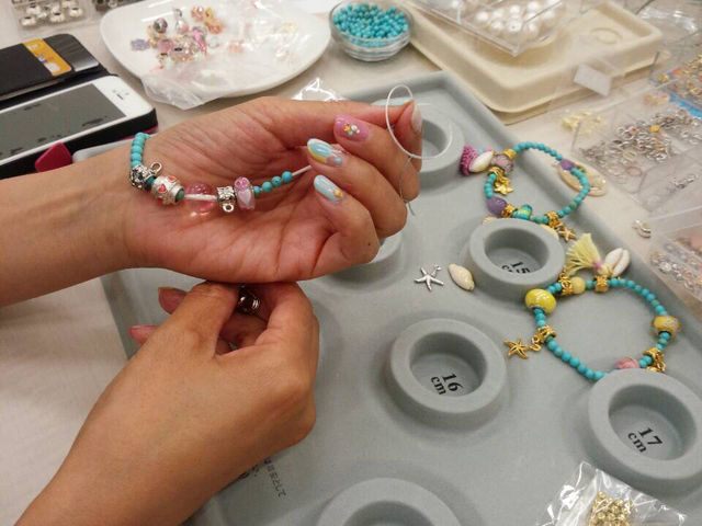 自分がデザインした世界にひとつのアクセサリーを作れます♪_COCO_LONDON〜横浜中華街店☆アクセサリー教室
