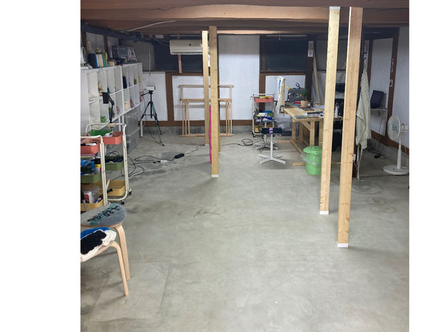アトリエ内です。_タフティングベースにまる