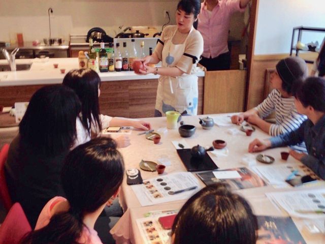 急須の魅力を紹介します。急須のお手入れやいろいろな急須やお茶にまつわるお話も聞けます。_有限会社丸よ小泉商店