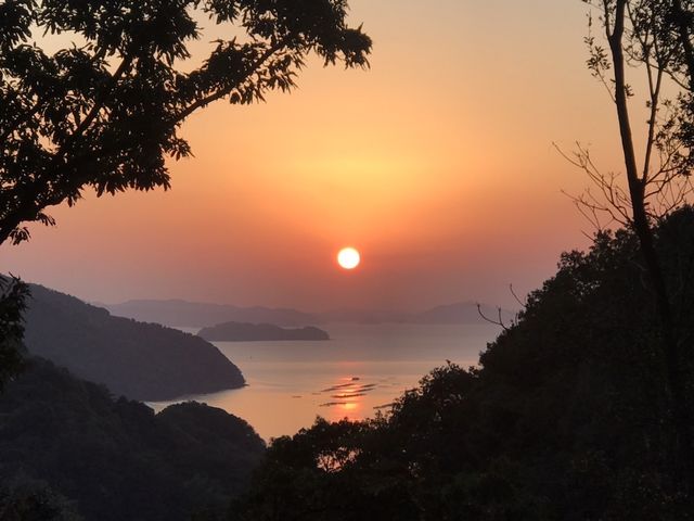 海が見えるサイトからはこんなきれいな夕日が見れることも。_グリズリーBBQ&CAMP