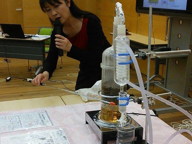 新潟市食育・花育センター「アロマテラピー講座講師」この日は新潟ラベンダーを蒸溜しました。_アロマレーヌ