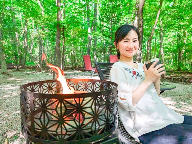 コースに隣接した「グランピングカフェ&バー ”たき火”」では、たき火でのんびりできます!_ジャイロライドパーク
