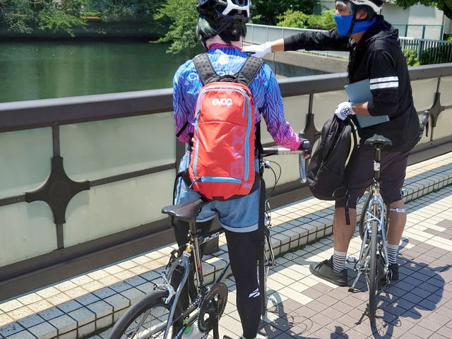 自転車で移動しながら ガイドが案内をいたします
_サイクルショップよしだ吉田ルーム
