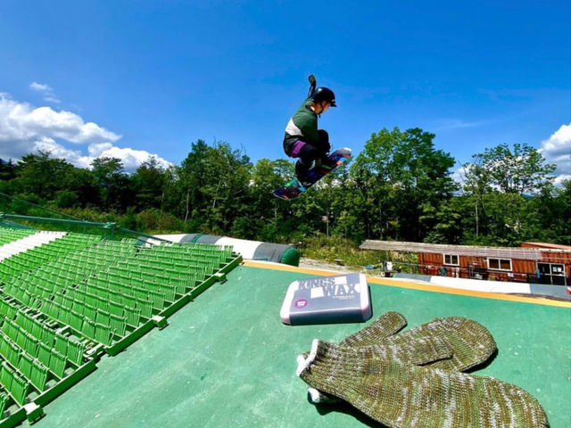 着地はフカフカのエアマットで痛くない!
ジャンプの浮遊感は爽快です!_SAPPORO KINGS サッポロキングス