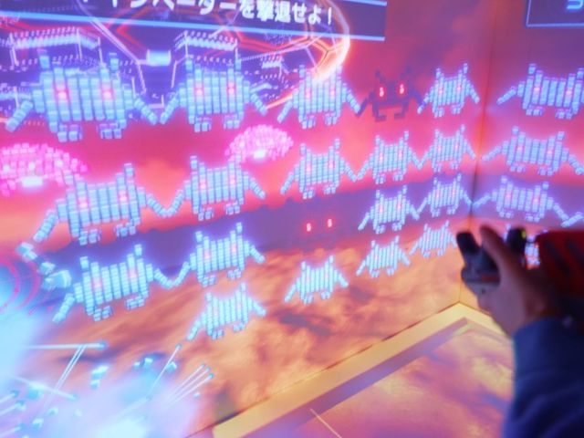 450度の映像空間に囲まれた没入感満載のアトラクション”CUBE”はここでしか遊べません!_X-STATION タイトーステーション池袋西口店