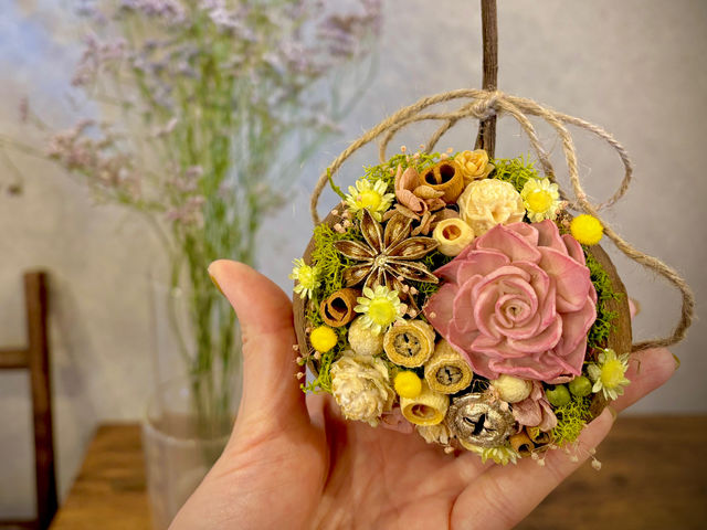 ブッダナッツ制作体験 幸せを呼ぶ実と言われるブッダナッツにお花や実を詰め込んで、世界に一つだけのオリジナルインテリアを作ります。_jill's garden