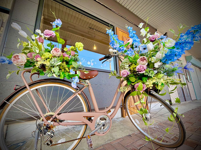 お花で飾った自転車が目印です。_jill's garden