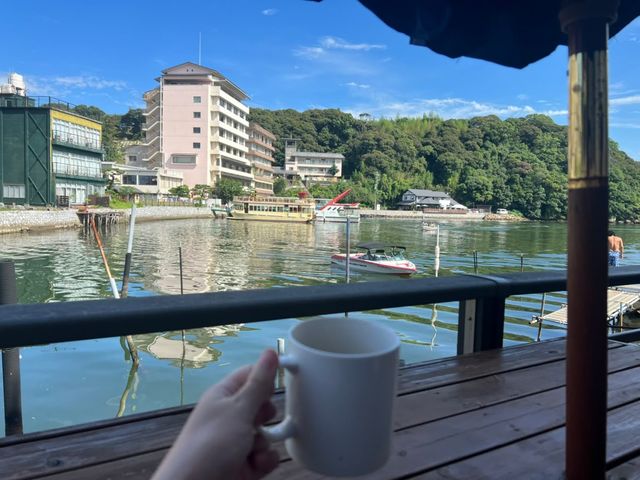 体験が終わった後は、テラスで浜名湖を眺めながらゆっくりしていってください。_e-Foil.KANZANJI
