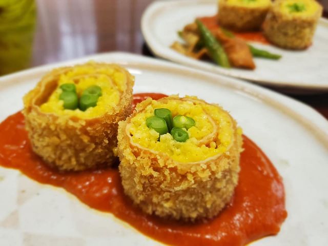 もちキビとインゲンの板麩巻きカツレツ。
炊いた雑穀を板麩で巻いただけなのに、大満足のボリューム感♪ 男性も大満足です。_つぶつぶ雑穀料理教室 ひなたぼっこ