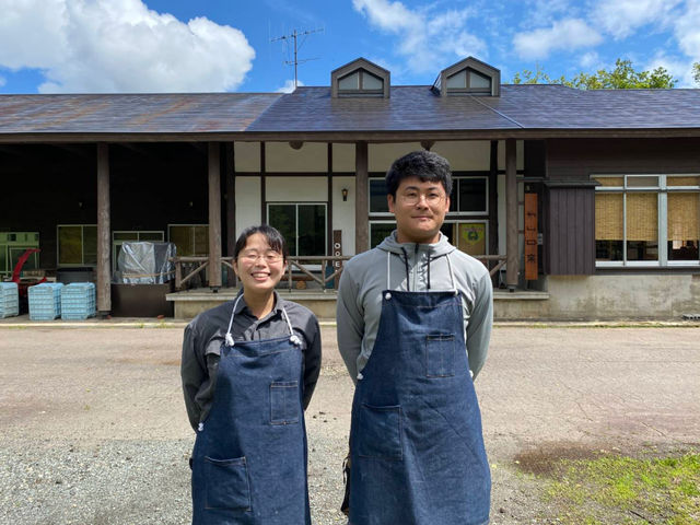 2人で運営しております!
東北芸術工科大学の卒業生です。
初めての方でも丁寧にレクチャー致します!_カムロ窯