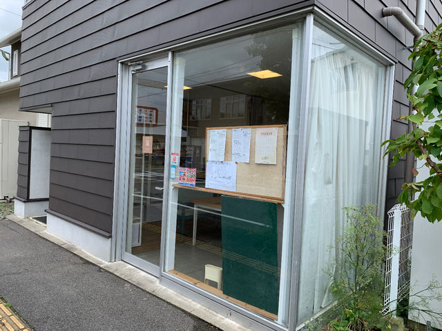 茶色の壁が目印です。駐車場2台あります。_温