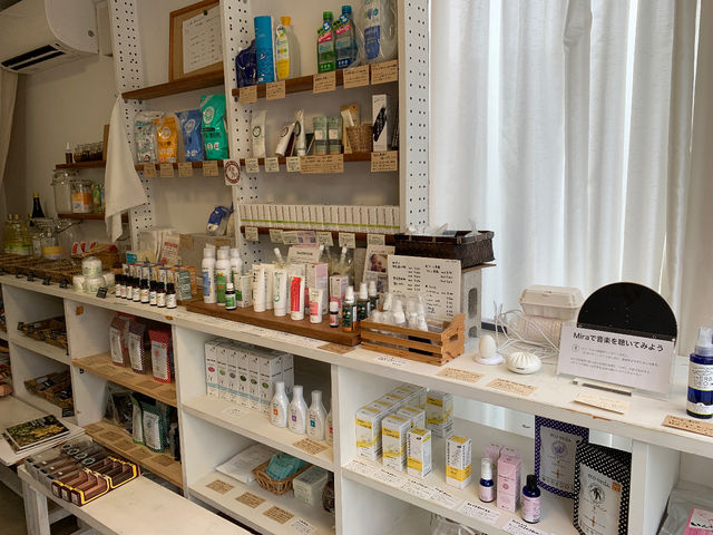 プラナロム社や健草医学舎のアロマテラピー商品を扱っています。_温
