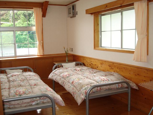 館内の宿泊部屋(洋室)
_汗見川ふれあいの郷 清流館
