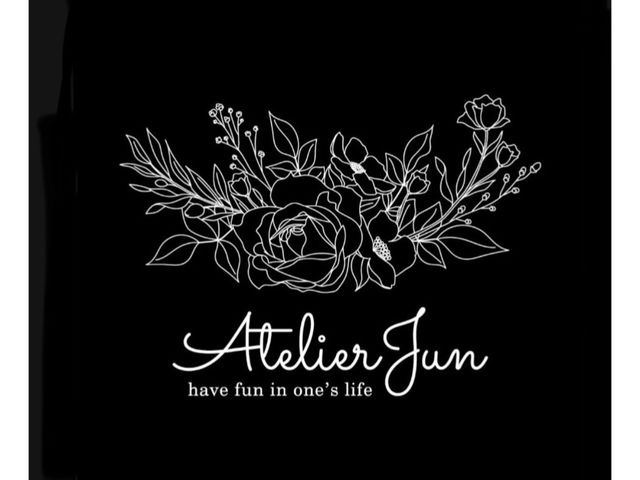 玄関口にあるこちらのサロンロゴが目印です。_Atelier Jun