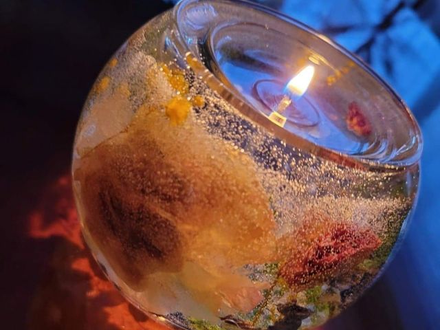 ジェルワックスを使ったキャンドルになります。
透明で火を灯す他にライトの上に乗せると
とても綺麗なランタンになります。
_クラフトベースモノクラ「Charmy Candle」