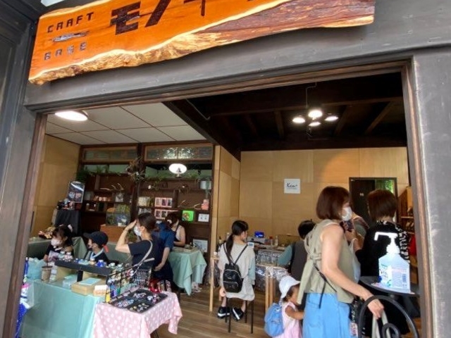 様々なクラフト体験が楽しめる施設内に食品サンプルのメニューがあります。_クラフトベースモノクラ「カントリークラフトMAPLE」