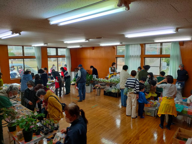 マルシェ 第3日曜日開催!_観光農山 江見花笠山
