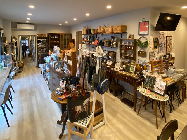 道内外の作家さんたちの魅力あふれる作品が、たくさんあります!
随時入荷してますので、お気に入りを見つけに 是非遊びにいらしてください。_手作りハウスあいびぃ