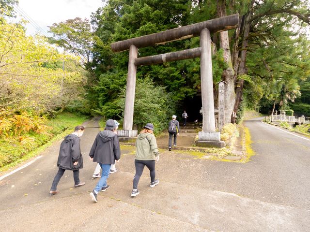 萩日吉神社入口_sherpa