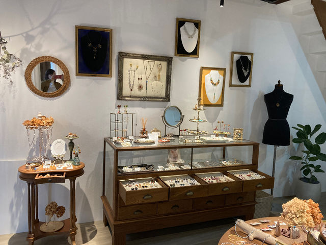 ハンドメイドアクセサリーも多数販売_M.CRAFT