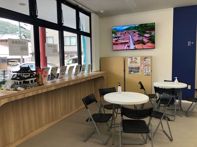 施設内 貸スペース(屋外に向けてスライドドア・給水・200V電源有)_高梁観光交流センター ATTa!