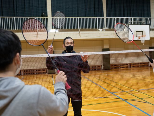 バドミントン 構え方のレッスン_バドはび