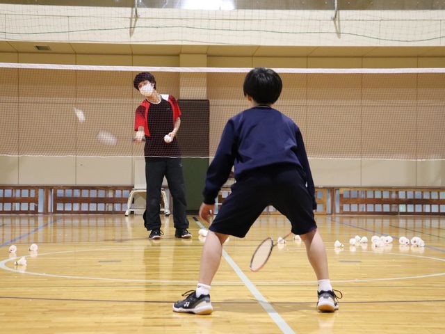 バドミントン シングルスのレッスン_バドはび