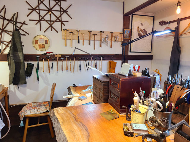 築100年近くになる、京都の町屋で道具に囲まれてゆったり作業できます。となりにさらさカフェ様も!_シルバーアクセサリーワークショップ Atelier AZu