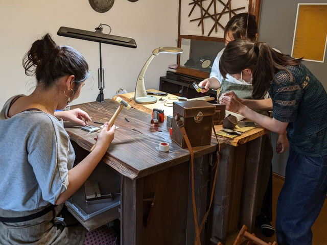 製作風景写真です♪_シルバーアクセサリーワークショップ Atelier AZu