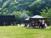 川とBBQのキャンプフィールドの写真4